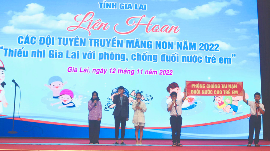 Liên hoan các đội tuyên truyền măng non năm 2022 đã tạo sân chơi cho các đội thi bày tỏ quan điểm của mình về vấn đề phòng-chống đuối nước trẻ em. Ảnh: Minh Nhật