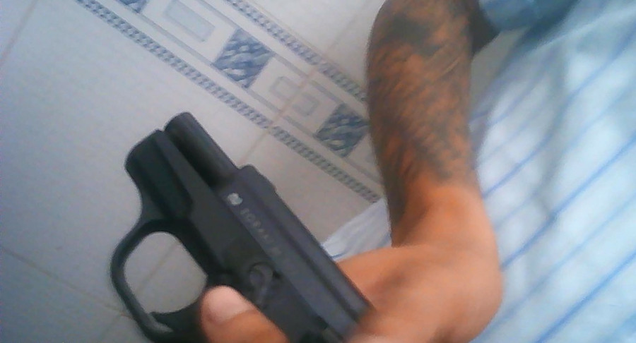 Khẩu súng giá 17 triệu đồng được Thông và Thái chào mời Khẩu súng giá 17 triệu đồng được Thông và Thái chào mời