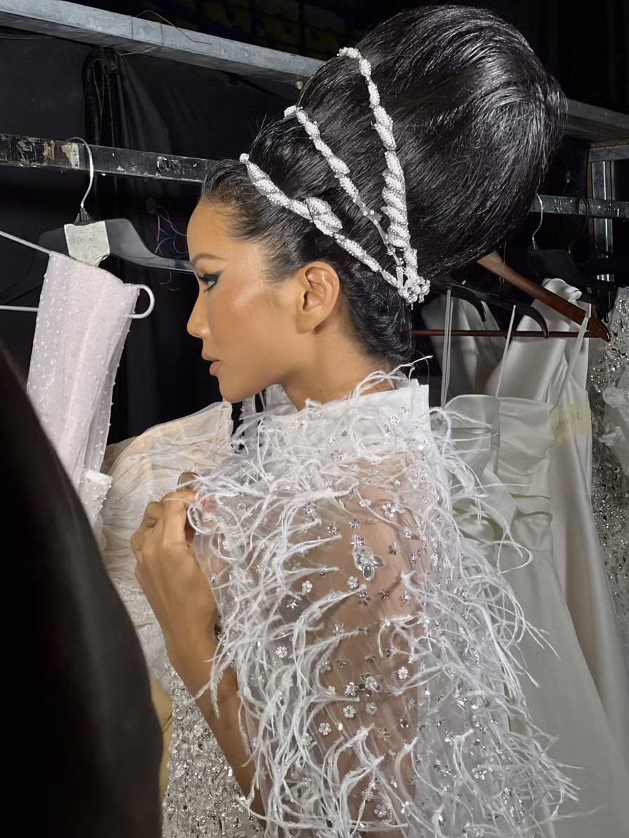 Cận cảnh mái tóc nặng 3kg của H'Hen Niê. Ảnh: Nhân vật cung cấp