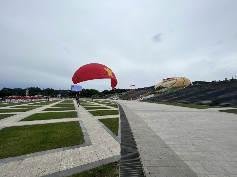 Khu vực bay dù lượn cũng phải được chính quyền địa phương cho phép. Ảnh: CTV