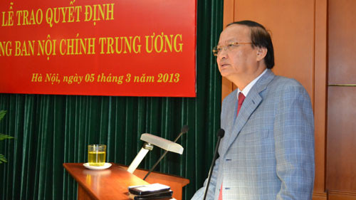 Ông Tô Huy Rứa- Ủy viên Bộ Chính trị, Bí thư Trung ương Đảng, Trưởng Ban Tổ chức Trung ương phát biểu tại lễ trao quyết định. Ông Tô Huy Rứa, Ủy viên Bộ Chính trị, Bí thư Trung ương Đảng, Trưởng Ban Tổ chức Trung ương phát biểu tại lễ trao quyết định.