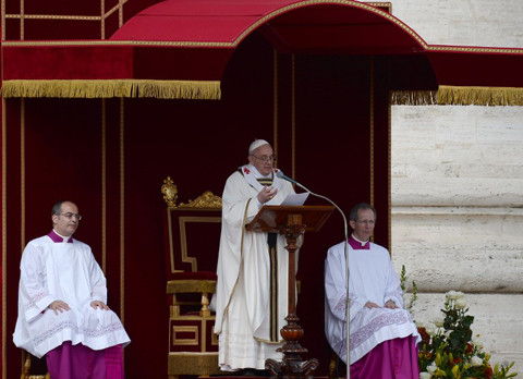 Giáo hoàng giảng đạo bằng dài tiếng Italy, bày tỏ lòng cảm tạ Chúa và chào đón các Hồng y, tu sĩ và giáo dân.