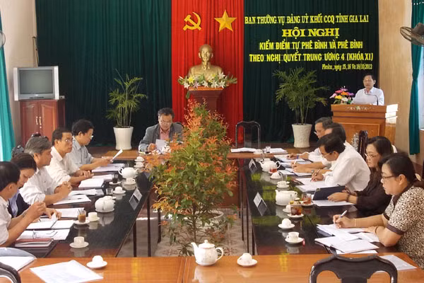 Hội nghị kiểm điểm tự phê bình và phê bình theo Nghị quyết Trung ương 4 (khóa XI) của Ban Thường vụ Đảng ủy Khối các Cơ quan tỉnh. Ảnh: Thanh Nhật