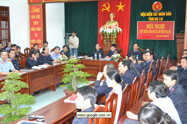 Viện Kiểm sát Nhân dân tỉnh tổ chức góp ý kiến vào Dự thảo sửa đổi Hiến pháp năm 1992. Ảnh: Hoàng Cư Viện Kiểm sát Nhân dân tỉnh tổ chức góp ý kiến vào Dự thảo sửa đổi Hiến pháp năm 1992. Ảnh: Hoàng Cư