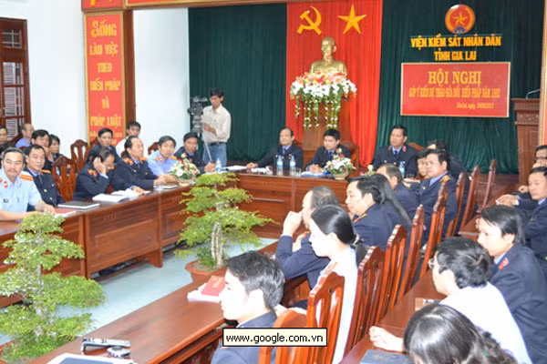 Viện Kiểm sát Nhân dân tỉnh tổ chức góp ý kiến vào Dự thảo sửa đổi Hiến pháp năm 1992. Ảnh: Hoàng Cư