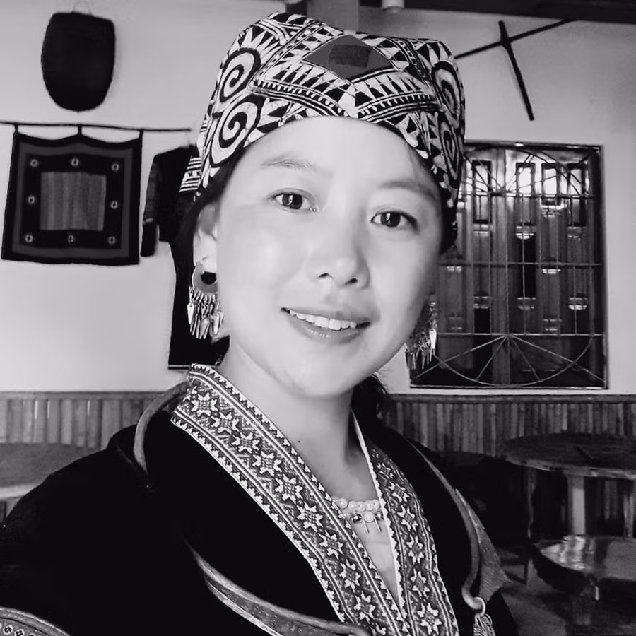 Cô chủ xinh đẹp Sùng Y Múa.