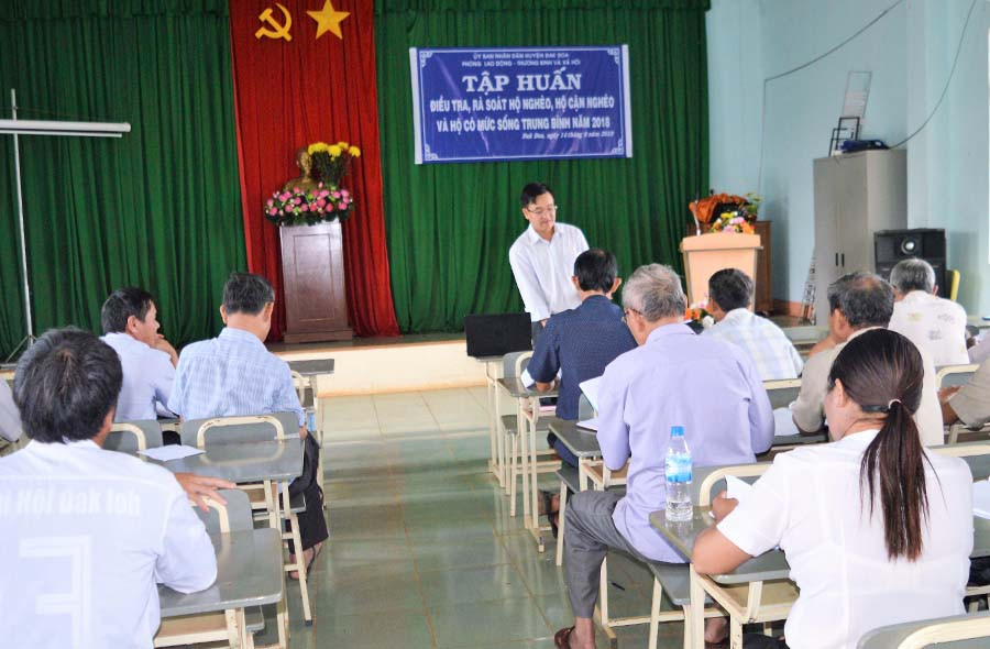 Huyện Đak Đoa tập huấn điều tra, rà soát hộ nghèo năm 2018. Ảnh: H.T Huyện Đak Đoa tập huấn điều tra, rà soát hộ nghèo năm 2018. Ảnh: H.T