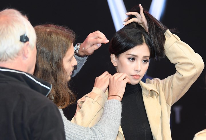 Nàng hậu 18 tuổi đã thể hiện phong thái tự tin xuất hiện trong buổi tổng duyệt của sự kiện đẳng cấp này.