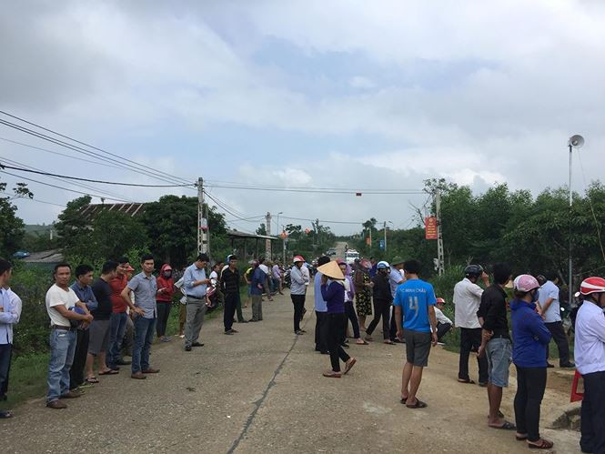 Hàng trăm người dân bất ngờ trước sự ra đi của 4 người trong một gia đình