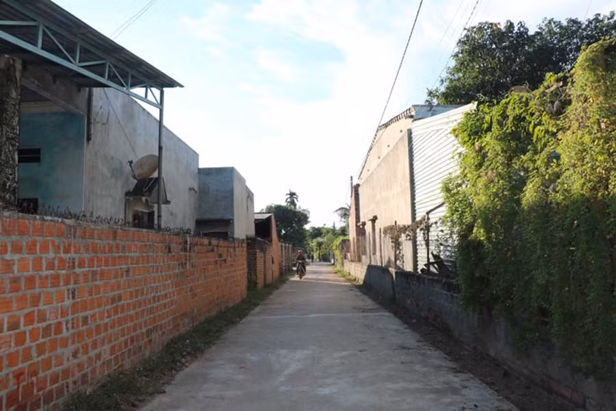 1Các tuyến đường trục thôn được bê tông hóa đã thay đổi diện mạo nông thôn xã IA Ake. Ảnh: Hồng Thương