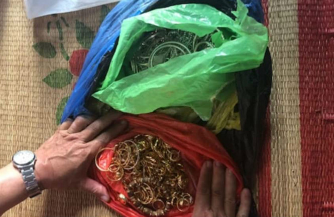 Tang vật trộm cắp được cơ quan công an phát hiện tại nhà các nghi phạm  Tang vật trộm cắp được cơ quan công an phát hiện tại nhà các nghi phạm