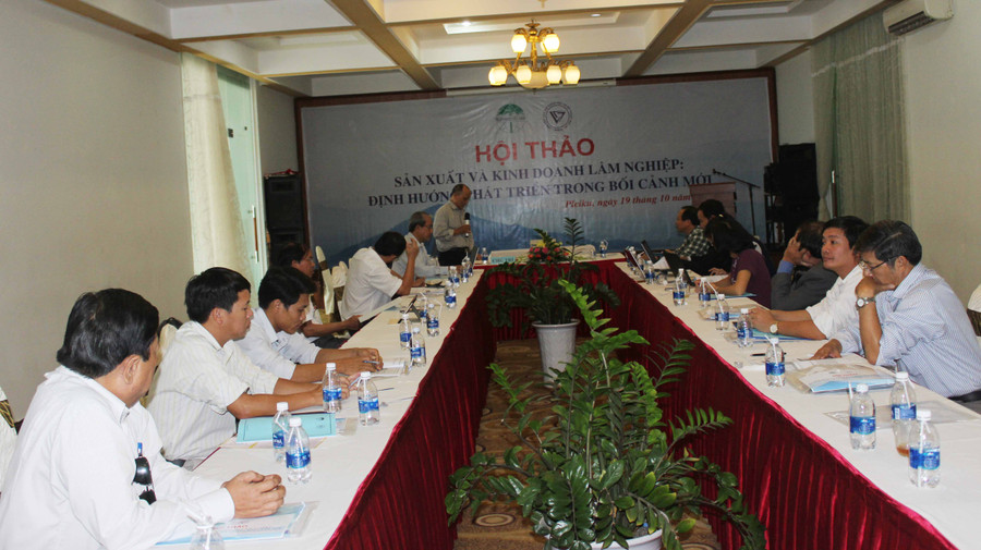  PGS.TS. Nguyễn Danh Chủ tịch Liên hiệp các Hội Khoa học và Kỹ thuật Gia Lai trình bày tại Hội thảo. Ảnh: Nguyễn Diệp