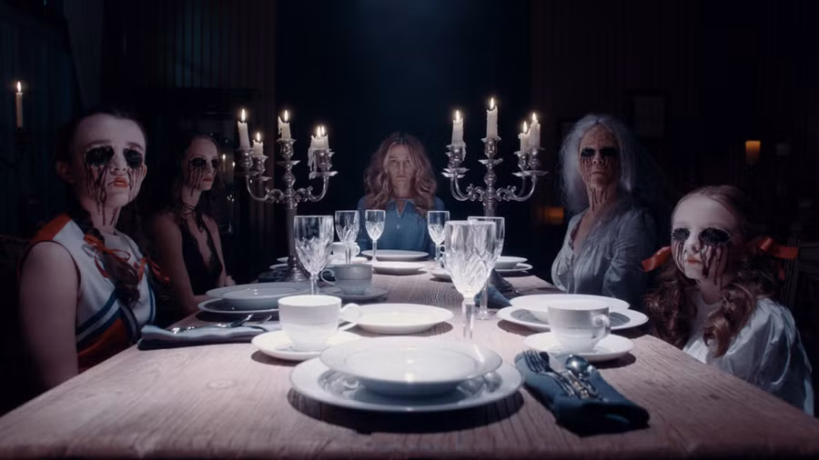 Bào thai quỷ mở đầu cho loạt phim kinh dị tháng 10.