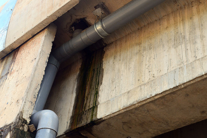 Một điểm thấm dột tại cầu VD09B