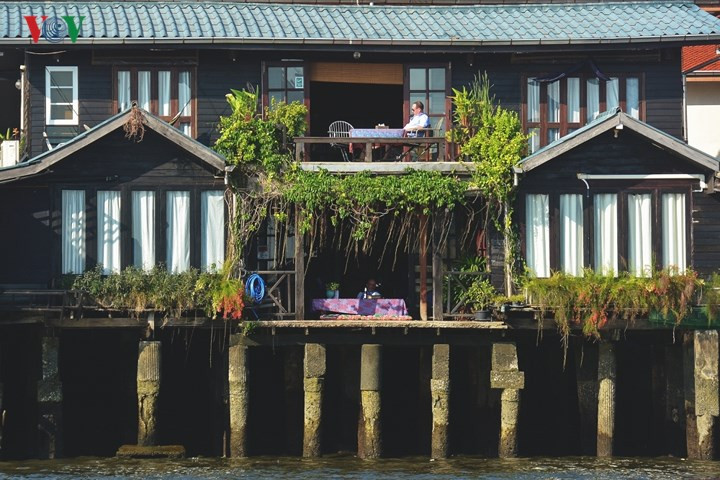  Nét truyền thống và hiện đại cùng đan xen mang đến hình ảnh một Bangkok chân thực, khác biệt mà bạn không thể thấy khi đi giữa lòng thành phố.