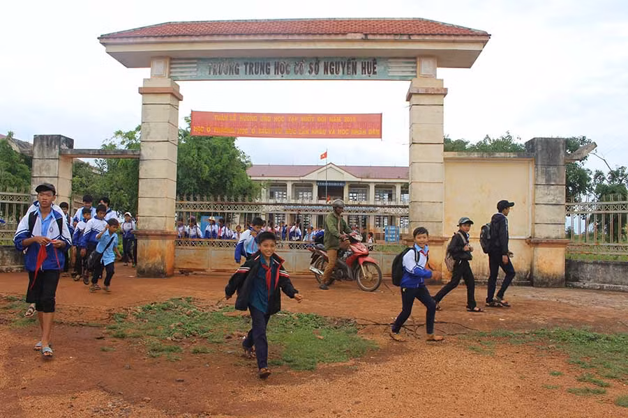 Trường THCS Nguyễn Huệ không được công nhận đạt chuẩn quốc gia sau khi kiểm tra. Ảnh: Nguyễn Giang