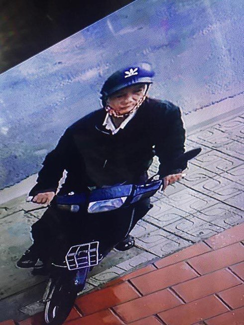  Chân dung người đàn ông trộm 45 triệu đồng tiền mừng nhà mới của gia đình chị Yến (Ảnh cắt từ clip)