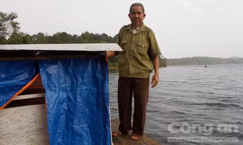 Ông Quách Trọng Hoan sau nhiều năm ngụp lặn nắm rõ chi tiết từng ngóc ngách Biển Hồ