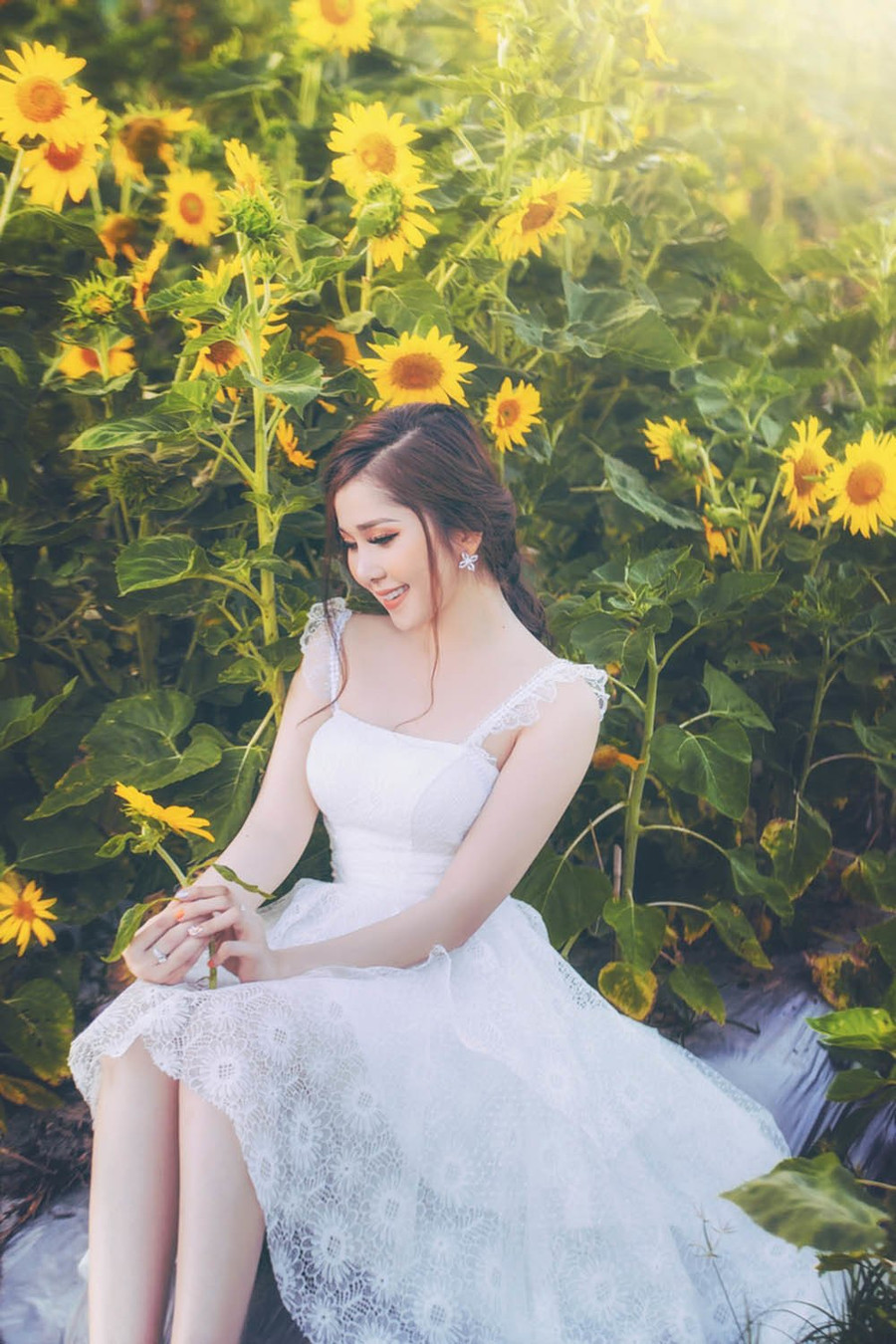  Cẩm Đan cho biết, cô thích thú và choáng ngợp với cảnh sắc nơi này nên quyết định chụp một bộ ảnh riêng tại đây.