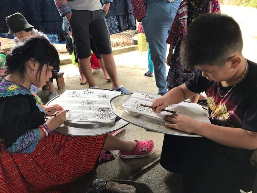 Đến với Hang Kia, du khách được hòa mình với cuộc sống vui êm đềm cùng núi rừng của bà con người Mông.