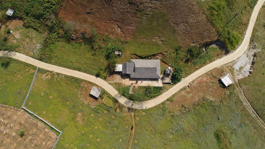 Cung đường núi quanh co ở thung lũng Hang Kia.