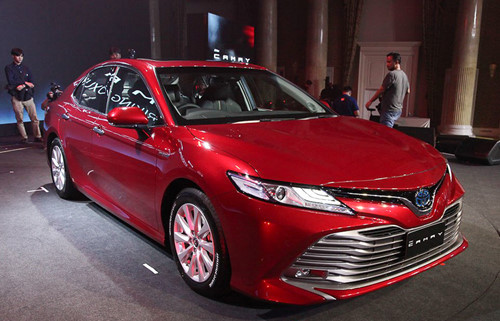  Camry mới có thân xe dài hơn, rộng hơn phiên bản cũ
