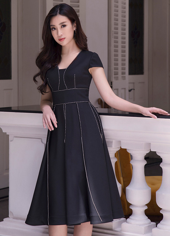 Bộ ảnh được thực hiện với sự hỗ trợ của nhiếp ảnh Danny Sơn Phạm, trang điểm và làm tóc Minh Chu, art director Thạc Cutie.