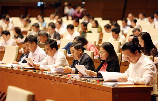 Sáng nay 25/10, Quốc hội tiến hành lấy phiếu tín nhiệm bằng bỏ phiếu kín. Ảnh: TTXVN Sáng nay 25/10, Quốc hội tiến hành lấy phiếu tín nhiệm bằng bỏ phiếu kín. Ảnh: TTXVN