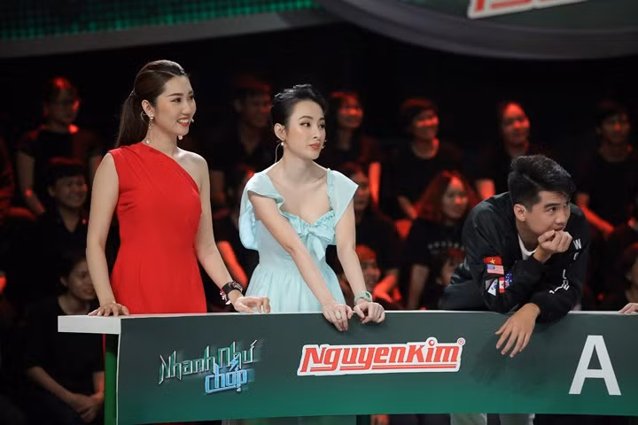 Với sự phối hợp ăn ý và thông minh, đội chơi của Thúy Ngân đã xuất sắc giành chiến thắng trước đội của Phương Hằng – Anh Tú – Tân Trề để vào vòng đặc biệt của chương trình.