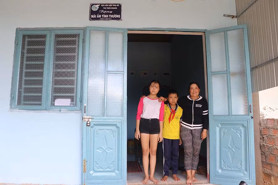  Mái ấm tình thương giúp mẹ con chị Trần Thị Tuyết (tổ 20, thị trấn Kbang, huyện Kbang) ổn định chỗ ở. Ảnh: A.P