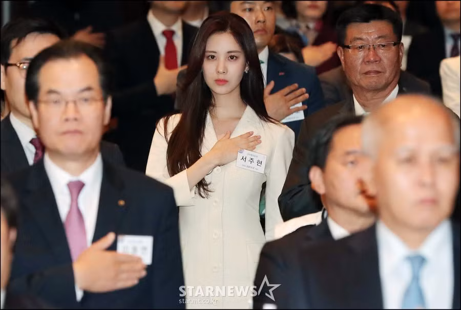  Seohyun đẹp nổi bật hẳn giữa sự kiện. Vẻ đẹp cao quý của Seohyun (SNSD) khiến dân tình xuýt xoa ngưỡng mộ