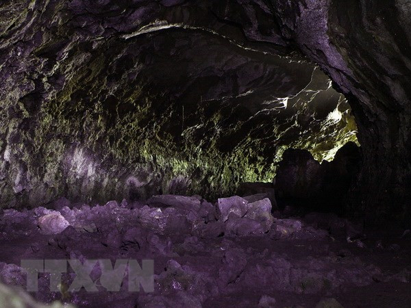 Một hang động núi lửa được tạo nên từ dòng chảy của dung nham. (Ảnh chỉ mang tính minh họa. Nguồn: TTXVN)