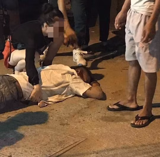 Tài xế xe taxi bị thương nặng sau khi bị hành hung - Ảnh: OFFB