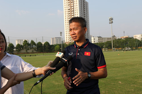 HLV Hoàng Anh Tuấn đang cần mẫn chăm bón cho một lớp cầu thủ trẻ mới của bóng đá Việt Nam, nhằm gieo mầm cho đội tuyển quốc gia trong tương lai