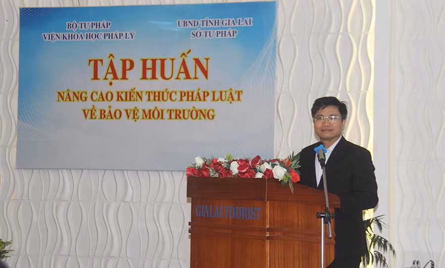  Tập huấn nâng cao kiến thức pháp luật về bảo vệ môi trường cho cán bộ, công chức, viên chức. Ảnh: Chí Hào