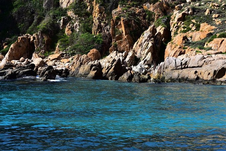 Vẻ đẹp lung linh của Vĩnh Hy không thua kém bất kỳ vùng vịnh nào trên thế giới.