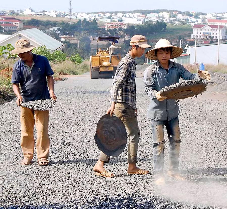  Lao động tự do thường xuyên đối mặt với những nguy hiểm. Ảnh: Đ.T