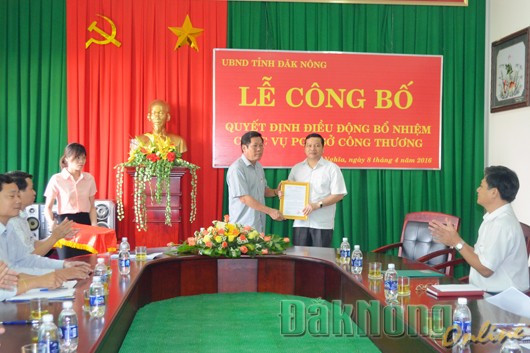 Đắk Nông: Kỷ luật PGĐ sở Công thương và Chủ tịch UBND huyện Tuy Đức ảnh 1 Ông Nguyễn Tiến Sơn được bổ nhiệm giữ chức Phó Giám đốc Sở Công Thương vào ngày 16/4/2016. Ảnh: Đắk Nông.