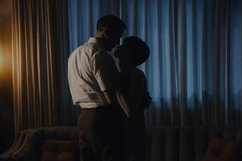 Ryan Gosling và Claire Foy đã có màn kết hợp vô cùng ăn ý trong vai đôi vợ chồng quyền lực và được yêu mến nhất Neil và Janet Armstrong Ryan Gosling và Claire Foy đã có màn kết hợp vô cùng ăn ý trong vai đôi vợ chồng quyền lực và được yêu mến nhất Neil và Janet Armstrong