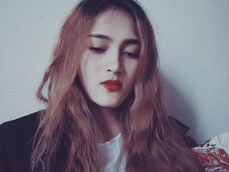 Giống nhiều hot girl nổi tiếng trên mạng, Rii Byaa nhận được một số lời mời làm mẫu ảnh từ các cửa hàng thời trang. Những khoảnh khắc chụp gương mặt giống gái Tây giúp 9X nhận về hàng nghìn lượt yêu thích trên mạng xã hội. Giống nhiều hot girl nổi tiếng trên mạng, Rii Byaa nhận được một số lời mời làm mẫu ảnh từ các cửa hàng thời trang. Những khoảnh khắc chụp gương mặt giống gái Tây giúp 9X nhận về hàng nghìn lượt yêu thích trên mạng xã hội.