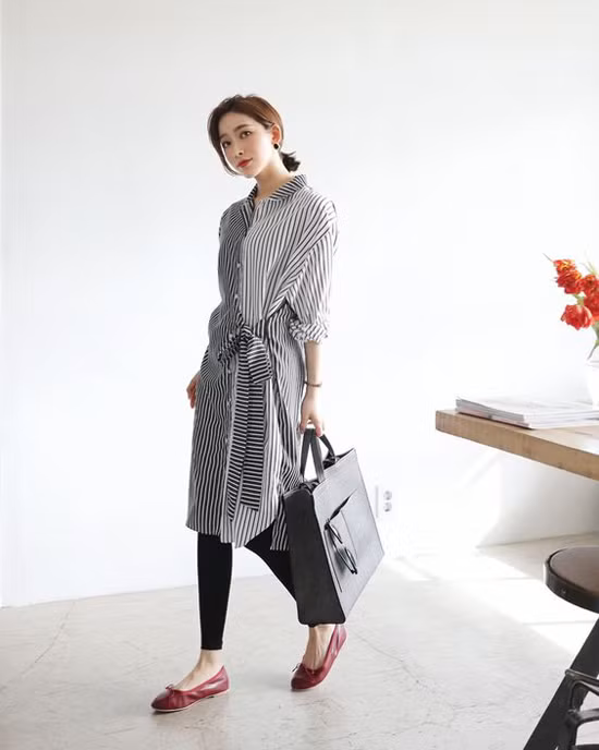 Sơ mi vạt quấn tạo cảm giác thoải mái cho người sử dụng. Trang phục này thường được kết hợp cùng các kiểu quần legging, skinny. 