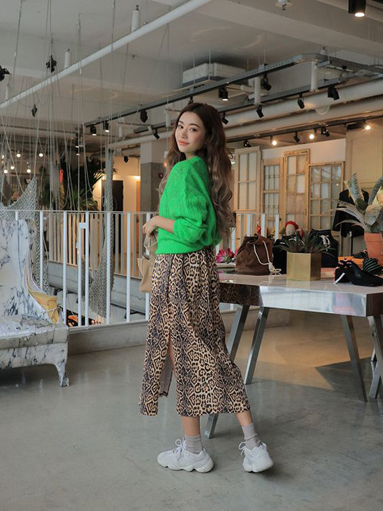  Trang phục in hoạ tiết da beo được các fashionista thế giới chọn lựa để tạo điểm nhấn cho street style thêm ấn tượng. 