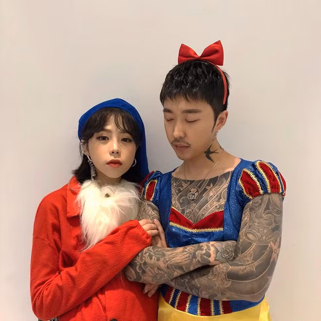  Đối với các bộ trang phục theo phong cách này, sự độc lạ, không đụng hàng và vui nhộn mới là tiêu chí hàng đầu. Hầu hết người xem đều cảm thấy buồn cười, thay vì giật mình, kinh hãi khi nhìn loạt trang phục 