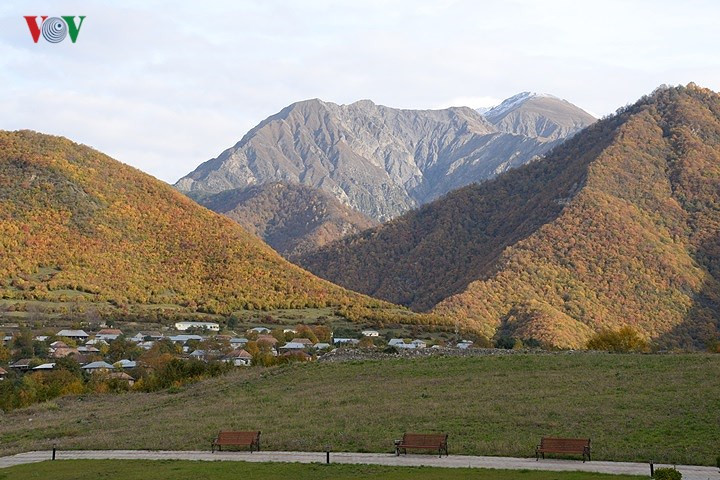  Cảnh tượng núi non cuối thu 2018 đầy ngoạn mục ở thành phố Sheki, Azerbaijan.