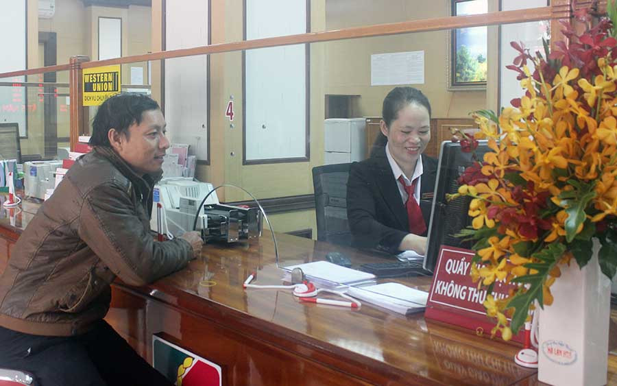  Người dân, doanh nghiệp có thể sử dụng bất kỳ tài khoản ngân hàng nào để thanh toán dịch vụ công trực tuyến. Ảnh: S.C