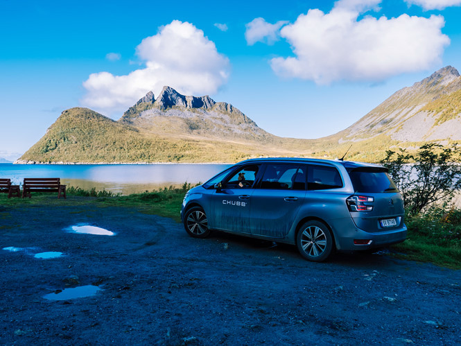 Từ miền nam Na Uy, tác giả cùng nhóm bạn bè lái xe hơn 3.000 km lên đảo Soroya thăm xứ sở của dân Sami chăn tuần lộc ẢNH: KHANG NGUYỄN