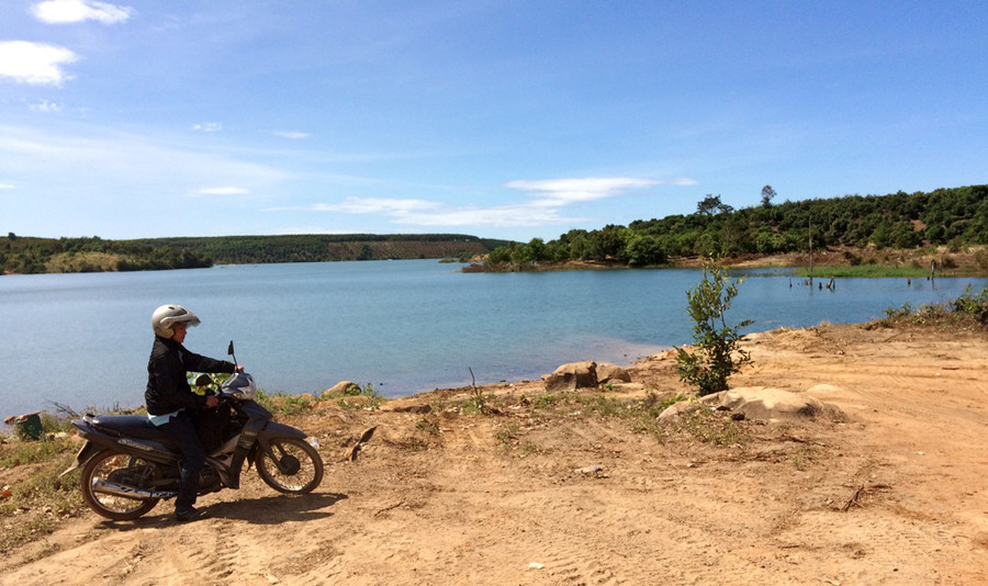  Một số lòng hồ, suối trên địa bàn huyện bị bồi lấp. Ảnh: Q.T