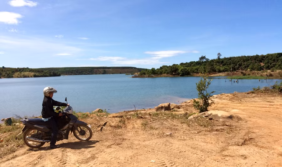  Một số lòng hồ, suối trên địa bàn huyện bị bồi lấp. Ảnh: Q.T