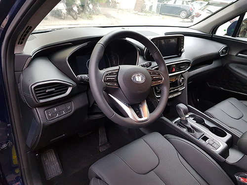  Nội thất Santa Fe 2019 xuất hiện tại Hà Nội. Ảnh: Nguyễn Kiên.