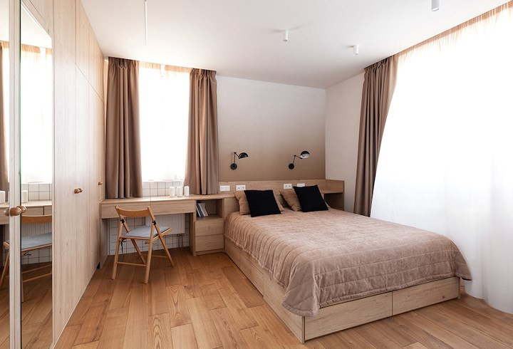  Phòng ngủ chính trang trí bằng màu nâu ấm áp.